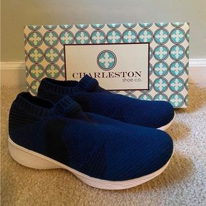 Charleston Shoe Co Lulu size 7w Navy